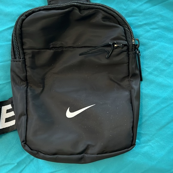 🔥Nike Black Belt Bag with Logo Strap - Picture 3 of 6